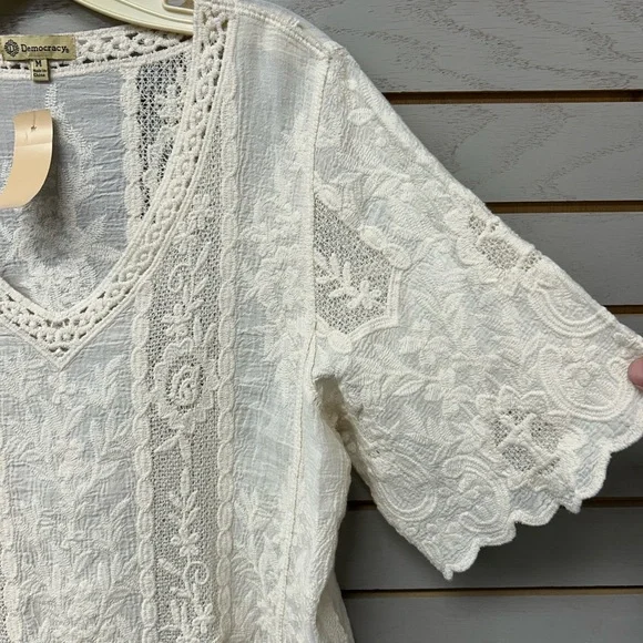 Democracy Cream Lace V-Neck Blouse - Picture 5 of 6